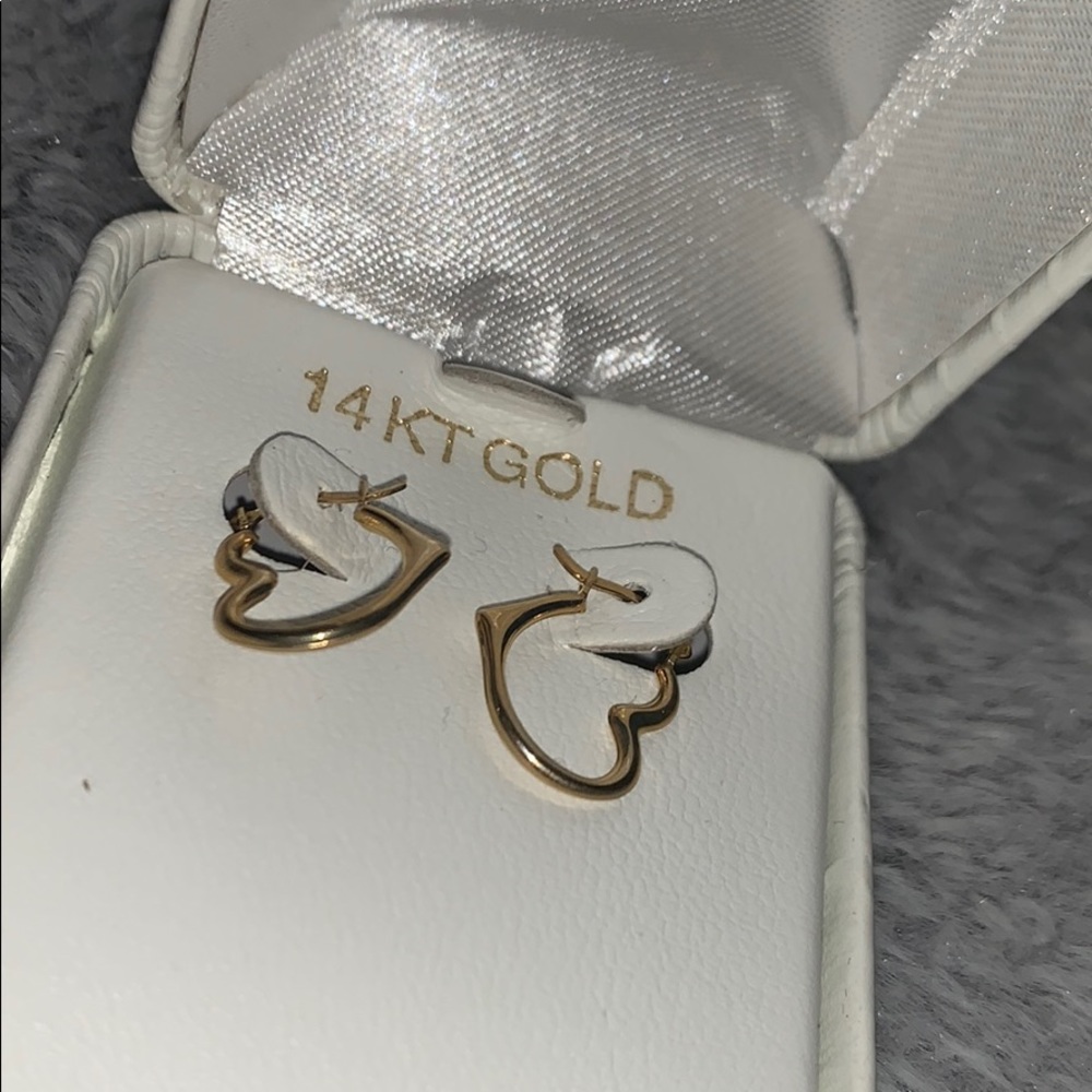 gold heart hoop earrings ❤️